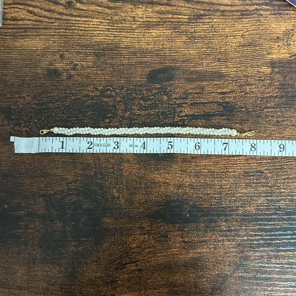 Gold and White Pearl Bracelet with Elegant Clasp - Picture 3 of 4